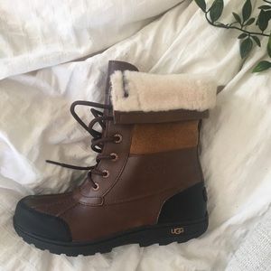 BNIB UGGS - Youth 6/Women’s 7.5